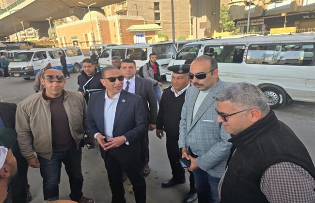 محافظ الجيزة يتفقد موقف سرفيس المريوطية الحضاري ويشدد على الالتزام بالتعريفة الجديدة