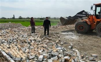 إزالة 33 حالة تعدٍ بالبناء المخالف على الأراضي الزراعية واملاك الدولة بالشرقية