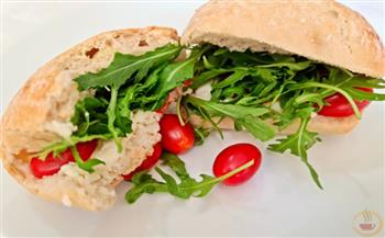 سحور 27 رمضان.. سندوتشات الجبنة الموتزاريلا بالطماطم والريحان