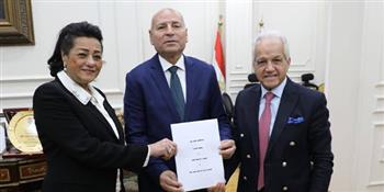 محافظ القاهرة يوقع بروتوكول تعاون لزراعة أسطح 425 مبنى بحي الأسمرات لتحقيق الاكتفاء الذاتي