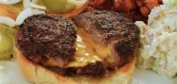 إفطار يوم 27 رمضان.. برجر اللحمة بالجبنة بمذاق شهي