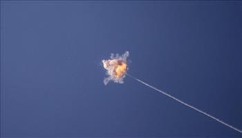 إعلام إسرائيلي: اعتراض رشقة صاروخية أطلقت من إيران