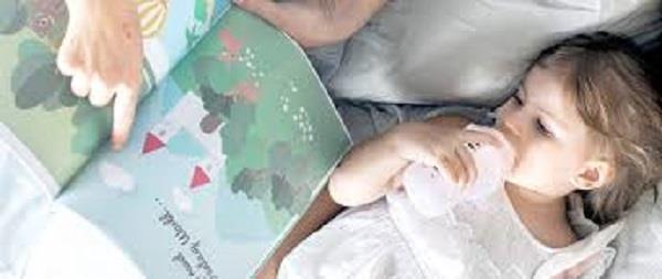 لماذا يعشق الأطفال سماع القصة نفسها مرارا وتكراراً؟