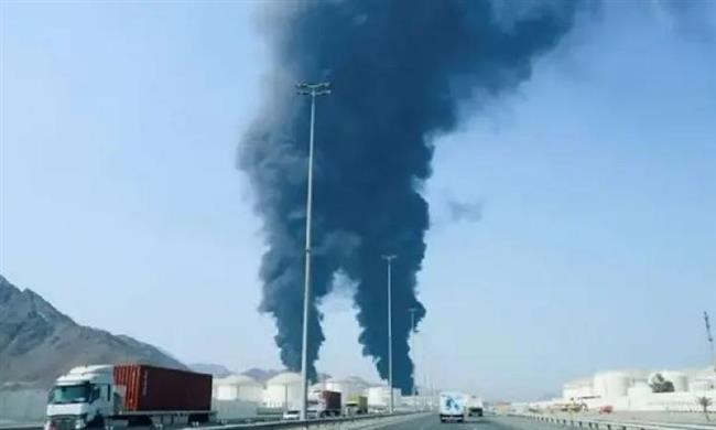 نشوب حريق بمنطقة الفجيرة للصناعات البترولية الإماراتية نتيجة استهداف بطائرات مسيرة