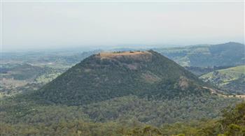 مقتل مراهقة وإصابة صديقها بسبب الأرض الزلقة في جبل أسترالي