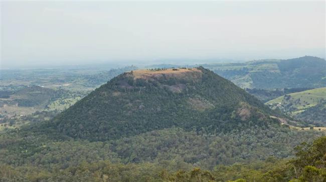 مقتل مراهقة وإصابة صديقها بسبب الأرض الزلقة في جبل أسترالي