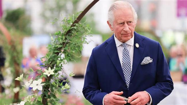 الملك تشارلز يدعم الشباب ويجرّب موسيقى الـ" دي جي"