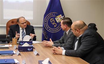 رئيس هيئة الدواء المصرية يبحث مع ممثلي شركة سيرفييه مصر تعزيز التعاون وتوطين الصناعات الدوائية المتطورة