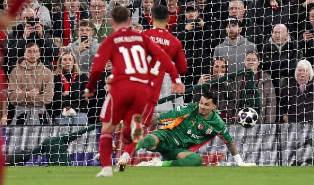 دوري أبطال أوروبا.. ليفربول يتقدم على جالطة في الشوط الأول وصلاح يهدر ركلة جزاء
