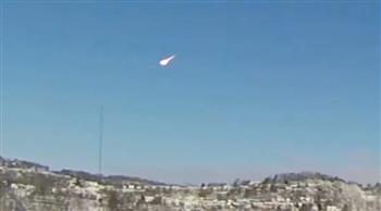 نيزك غامض بحجم كرة سلة يسقط فوق مدينة أمريكية| فيديو