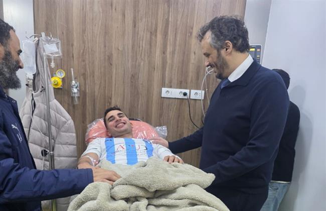 وزير الرياضة يطمئن على الحالة الصحية لمدافع بيراميدز ويكلف اللجنة الطبية بالمتابعة   