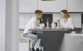 هل تعيدين كرسي الطاولة لمكانه بعد تناول الطعام؟.. اكتشفي ذاتك