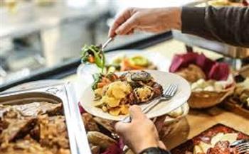 قاعدة الـ20 دقيقة.. سر تجنب الإفراط في الأكل   