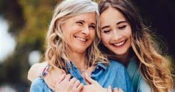 في عيد الأم.. 7 طرق بسيطة لتقوية علاقتك بوالدتك مهما كان عمرك