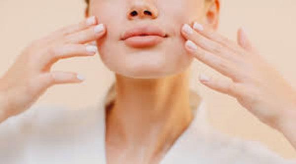 استعدي للعيد.. تمارين سريعة تبرز جمال وجهك بطريقة طبيعية