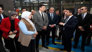 تشغيل المصانع المتعثرة أولوية.. وزير الصناعة يتدخل لحل أزمة مصنع «درويش»