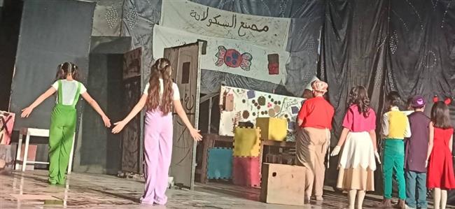 عرض "تشارلي ومصنع الشيكولاتة"  في نوادي مسرح الطفل بوسط الصعيد