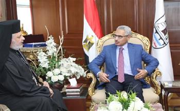 محافظ بني سويف يتلقى التهاني من مطران الأقباط الكاثوليك بمناسبة عيد الفطر المبارك