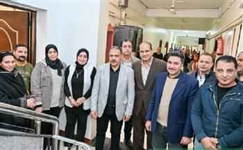 محافظ الشرقية يُشارك العاملين فرحة حلول عيد الفطر المبارك 