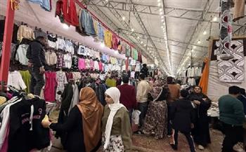 ضخ كميات وفيرة من كعك ومستلزمات وملابس العيد بمعارض أهلاً رمضان بأسعار مخفضة في الشرقية