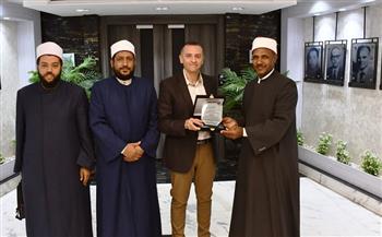 محافظ أسوان: التنسيق بين المحافظة والمنطقة لتكثيف القوافل الدعوية لتعزيز قيم الولاء والانتماء بين المواطنين