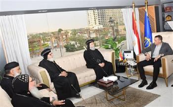 وفد الأقباط الأرثوذكس يقدم التهنئة لمحافظ أسوان بمناسبة عيد الفطر المبارك