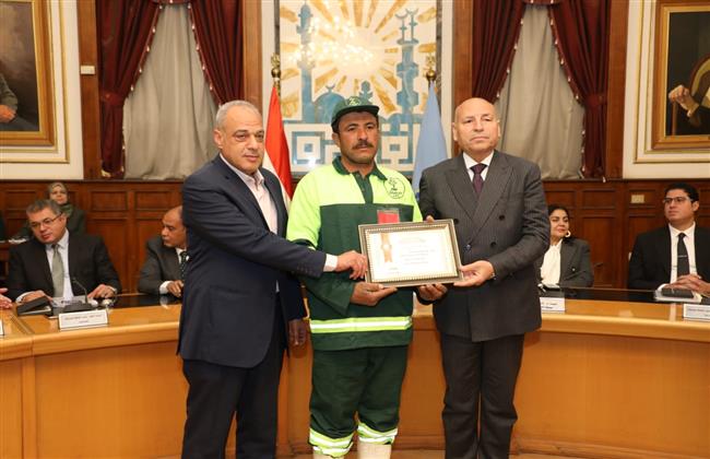 محافظ القاهرة يوجه برفع درجة الاستعداد لاستقبال عيد الفطر