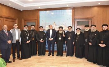 محافظ بورسعيد يستقبل وفد الكنيسة برئاسة الأنبا تادرس مطران بورسعيد للتهنئة بعيد الفطر