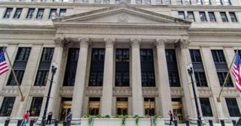 رئيس مجلس بنك الاحتياطي الفيدرالي الأمريكي : خفض الفائدة مرهون بتراجع التضخم