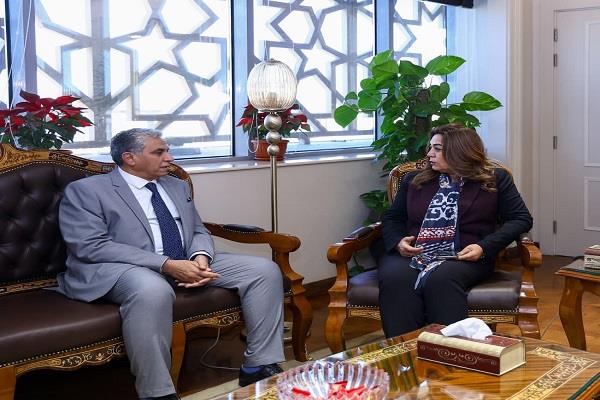 وزيرة التنمية المحلية والبيئة تبحث مع المدير التنفيذي لمركز "سيداري" التعاون في مواجهة التحديات البيئية