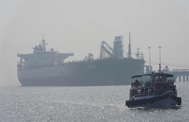 مجلة "نيوزويك": 90 سفينة تعبر مضيق هرمز منذ اندلاع الحرب مع إيران