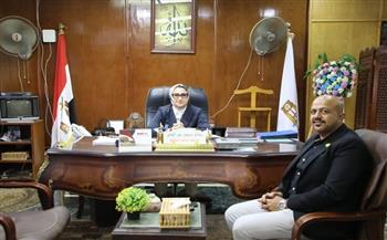 محافظ الوادي الجديد تلتقي نقيب المهندسين بالمحافظة