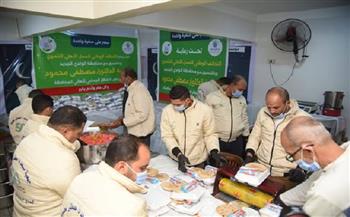 توزيع 1000 وجبة إفطار.. جمعيه "الدكتور مصطفى محمود" تنظم مائدة بالوادي الجديد 