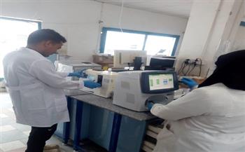 وكيل الصحة بالبحر الأحمر يتابع سير العمل بالمعامل خلال عيد الفطر  