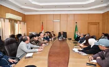 سكرتير عام محافظة الفيوم يترأس اجتماع لجنة تنسيق الحفر بالمحافظة