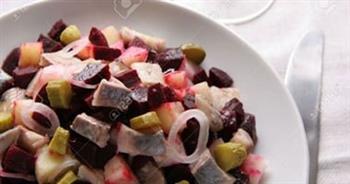 في عيد الفطر المبارك.. سلطة الرنجة بالبطاطس والبنجر