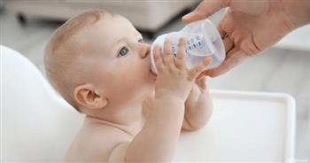 متى يشرب طفلك الماء لأول مرة؟