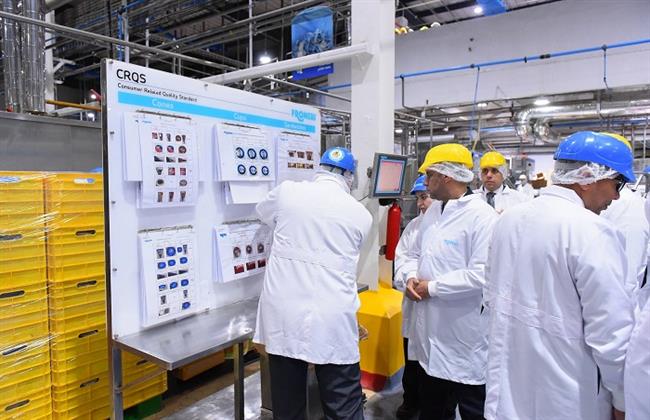  وزير العمل يستكمل جولته في الجيزة بتفقد شركة فرونيري آيس كريم مصر