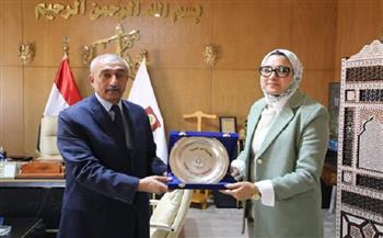 بمناسبة انتهاء فترة خدمته بالمحافظة.. محافظ الوادي الجديد تُكرم وكيل وزارة التربية والتعليم السابق