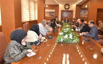 محافظ بورسعيد يوجه مديرية التموين بتوفير كل السلع الأساسية بكميات تلبي احتياجات السكان 