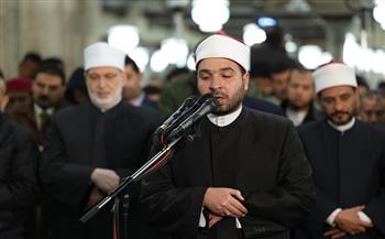 وسط أجواء من السكينة والطمأنينة.. آلاف المصلين يؤدون صلاتي العشاء والتراويح بالأزهر