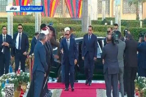 الرئيس السيسي يصل مسجد الفتاح العليم لأداء صلاة عيد الفطر