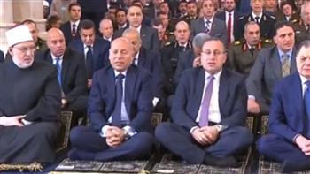 بحضور الرئيس السيسى.. بدء تكبيرات عيد الفطر المبارك بمسجد الفتاح العليم