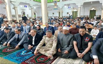 بحضور المحافظ.. وكيل صحة سوهاج يؤدي صلاة عيد الفطر المبارك من مسجد الشرطة