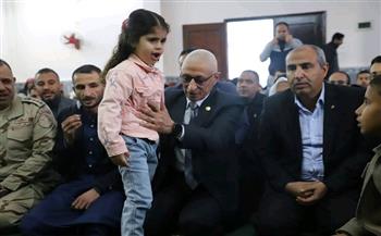 محافظ شمال سيناء يشارك الأهالي فرحة عيد الفطر