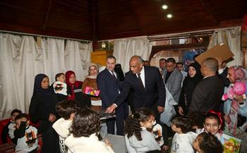 محافظ كفرالشيخ يزور دار الأيتام ويقدم الهدايا للأطفال في أول أيام عيد الفطر