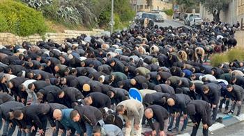 الاحتلال الإسرائيلي يمنع صلاة العيد في "الأقصى" والفلسطينيون يؤدونها في محيطه وسط تضييق واعتداءات