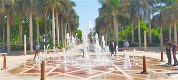 حديقة الأزهر تستقبل آلاف الزوار في أول أيام عيد الفطر وسط استعدادات مكثفة