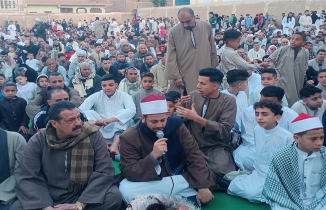 إقبال كثيف على صلاة عيد الفطر بمساجد وساحات الصلاة