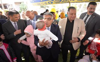 محافظ الدقهلية يشارك أطفال مستشفى الأطفال الجامعي احتفالهم بعيد الفطرالمبارك